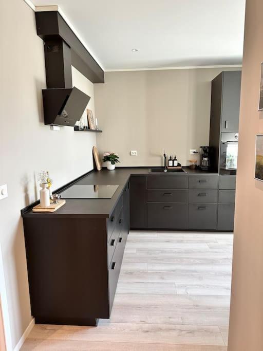Apartment Sjarmerende Og Sentralt Beliggende Med Stor Ballkong Pa Storhaug - Perfekt Sommerleie!