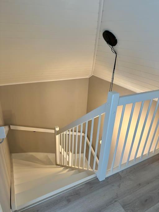 Sjarmerende Og Sentralt Beliggende Med Stor Ballkong Pa Storhaug - Perfekt Sommerleie! Apartment *