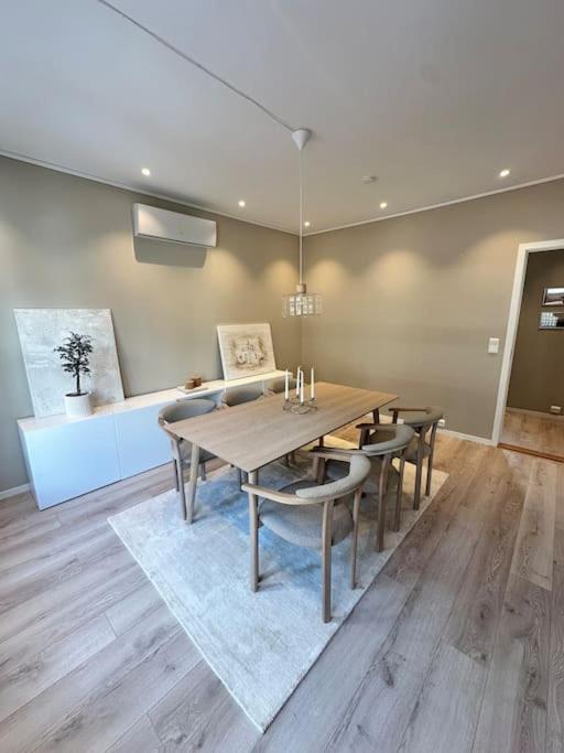 Sjarmerende Og Sentralt Beliggende Med Stor Ballkong Pa Storhaug - Perfekt Sommerleie! Apartment *